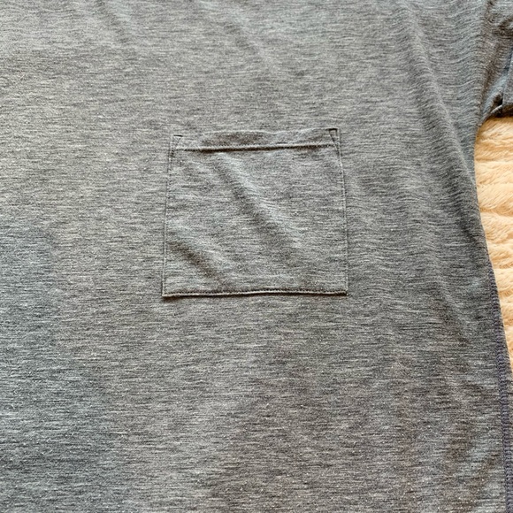 GAP Cuffed Sleeve Breathe Pocket Tee - Picture 3 of 7